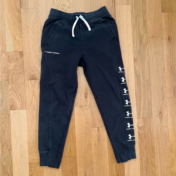 Boys Under Armour Bundle 🏕️ - Picture 5 of 5